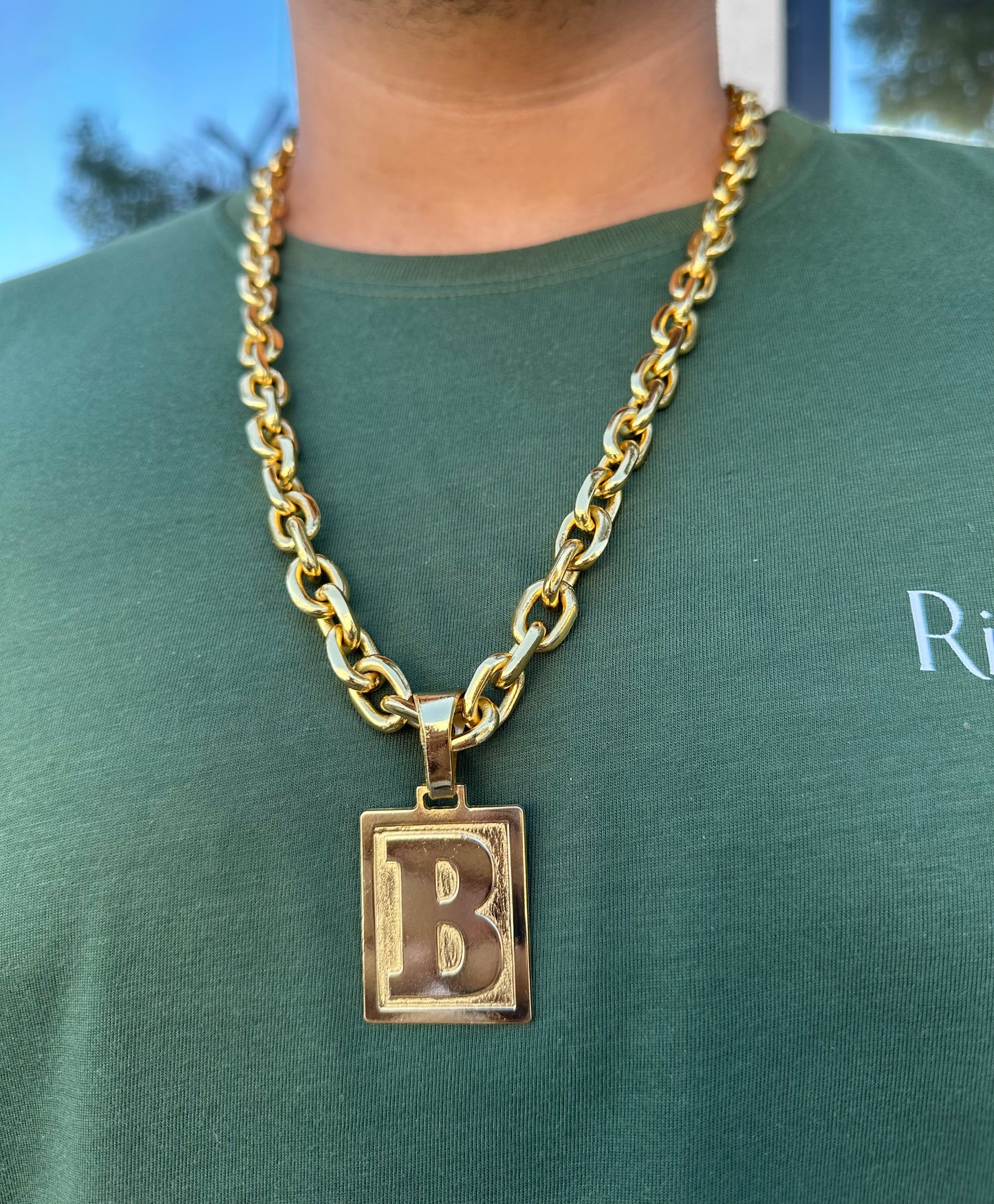 Corrente 8mm Cadeado Fecho Premium + Pingente Letra Banhado a Ouro 18K